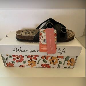 MUK LUKS Black Buckle-Accent Valerie Terra Turf Sandal Women Size 9 Women Sandal